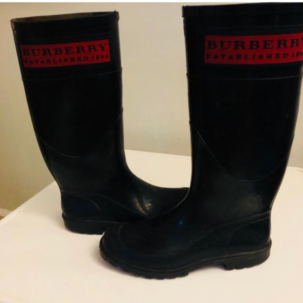 ⭐Host Pick⭐BURBERRY black rubber boots